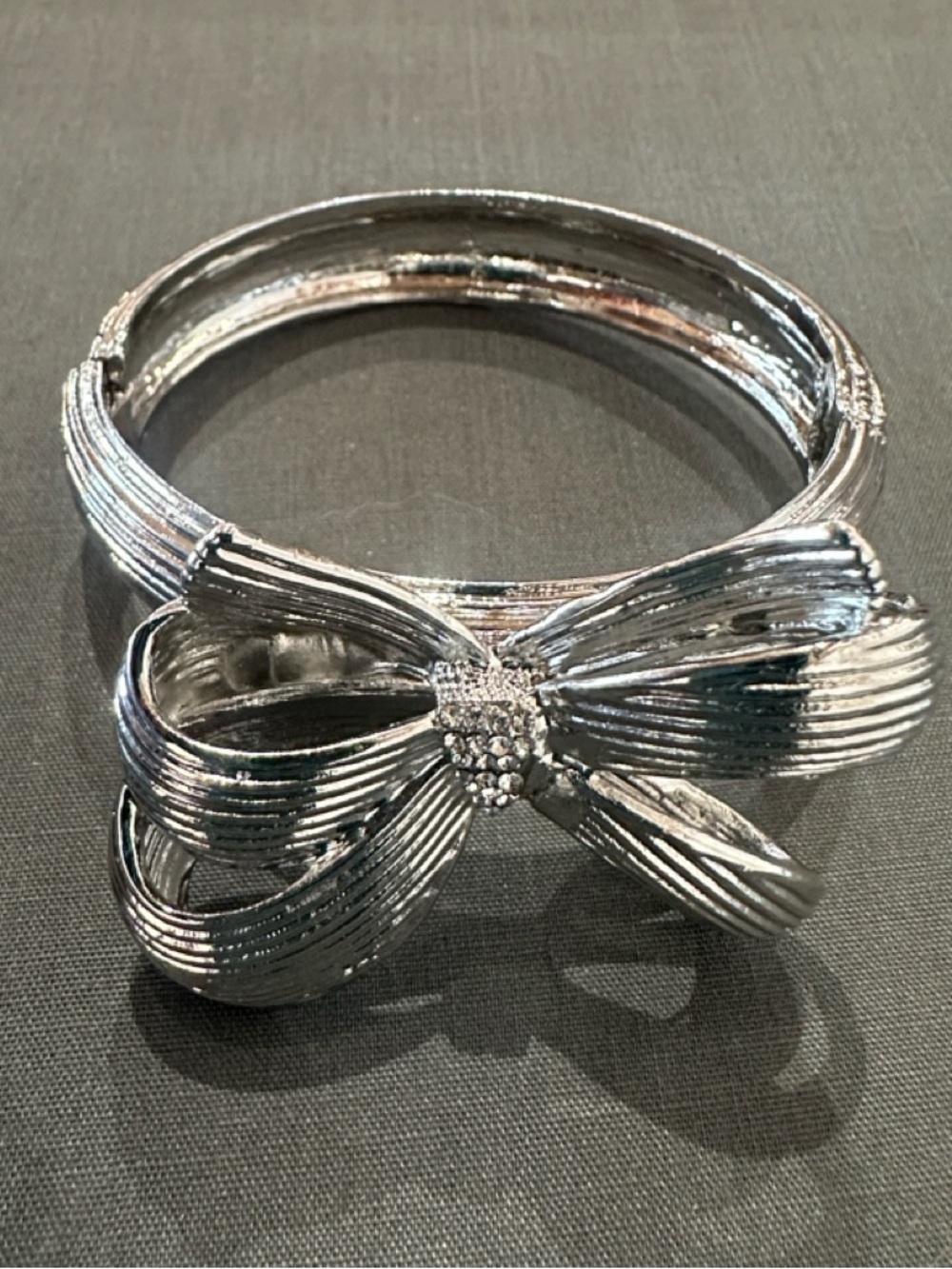 Tasha hinged Bow bracelet - Picture 3 of 4